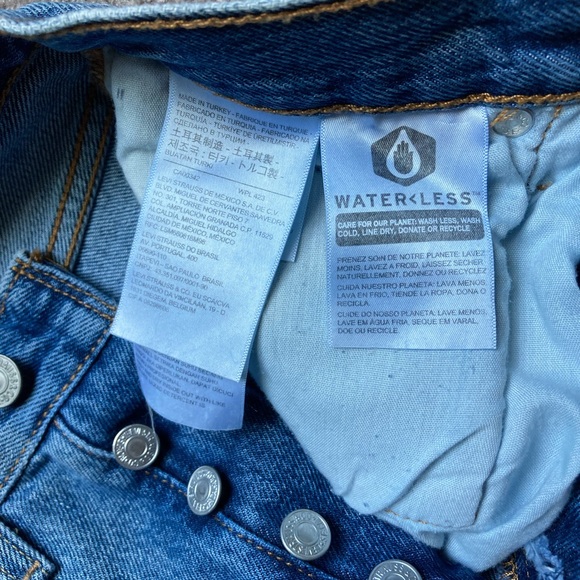 NWT! Levi's High Rise Iconic Deconstructed Skirt Mid Wash Distressed - Picture 12 of 12